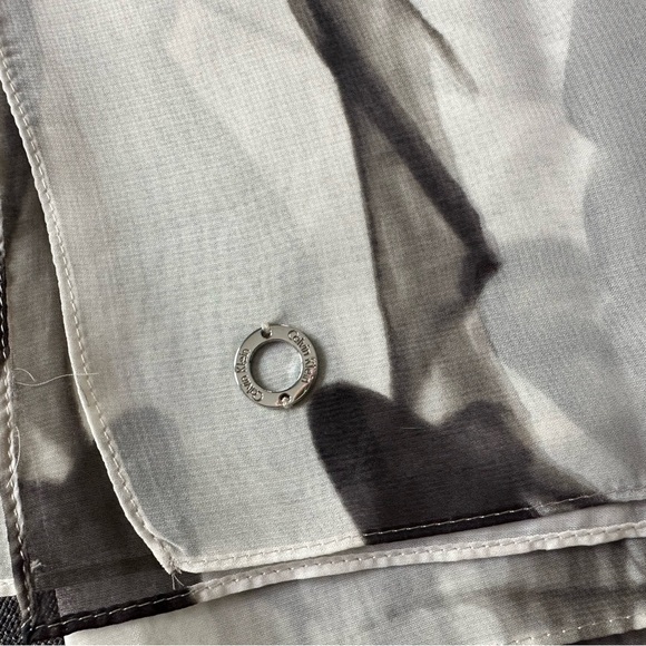 Set 4 scarves-name brands (see photos) like new - Picture 2 of 4